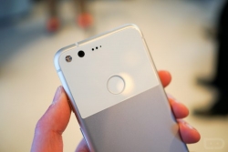 Η Google κοντράρει τα iPhone με τα Pixel, τα πρώτα δικά της smartphones