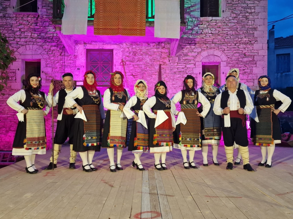 Χορός, τραγούδια, δρώμενα και χαμόγελα στην μουσικοχορευτική παράσταση «Ταξίδι στην Παράδοση» στο Βυζίκι