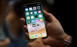 Η Apple ετοιμάζει φθηνότερα «iPhone X»
