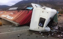 Τραγικό τροχαίο δυστύχημα με δύο νεκρούς στην εθνική οδό Αθηνών - Κορίνθου