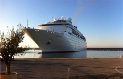 Κρουαζιερόπλοιο δεν κατάφερε να αποβιβάσει τουρίστες σε Καλαμάτα και Ναύπλιο λόγω καιρού