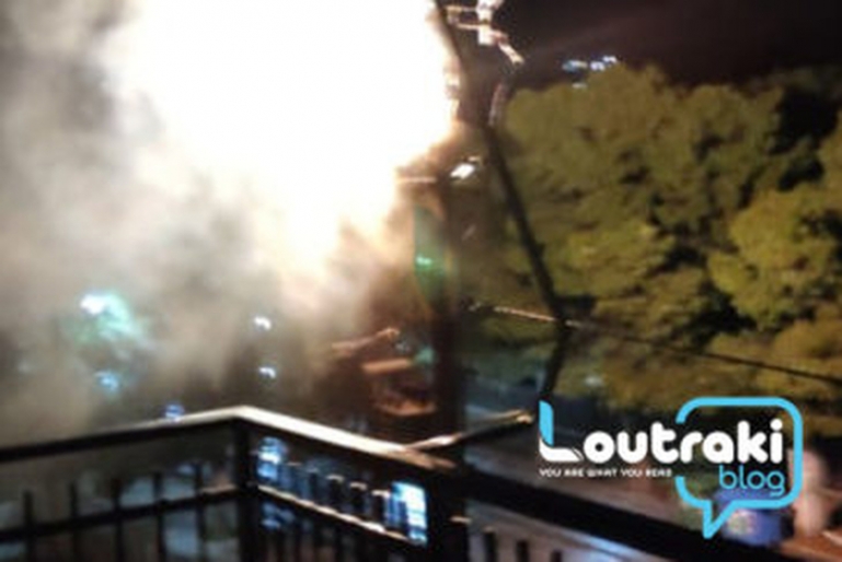 Λουτράκι: Bραχυκύκλωμα και φωτιά σε κολόνα της ΔΕΗ - Ξύπνησαν από τις εκρήξεις (video - φωτο)