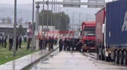 Εκτός ελέγχου η κατάσταση στο Νότιο λιμάνι της Πάτρας με τους μετανάστες (videos)