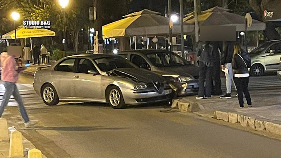 Τροχαίο με σύγκρουση αυτοκινήτων στο Ναύπλιο