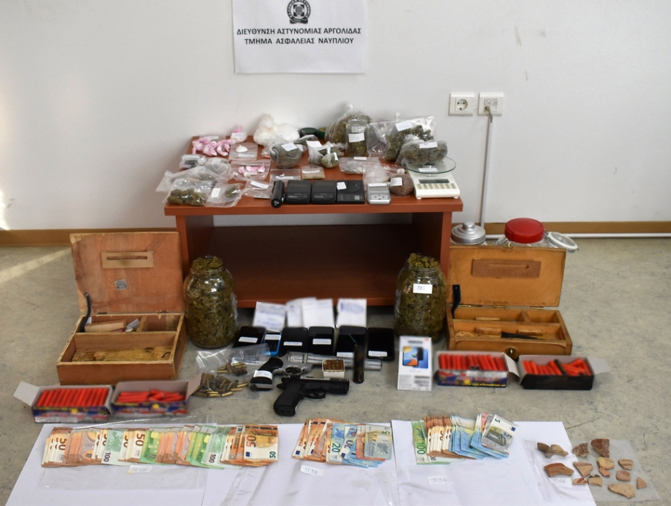 Συνελήφθησαν πέντε άτομα τα οποία διακινούσαν ναρκωτικές ουσίες στην Αργολίδα και την Αττική