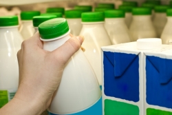 Τα κόλπα με το εισαγόμενο γάλα που βαφτίζουν ντόπιο - Ανεξέλεγκτες προμήθειες από το εξωτερικό