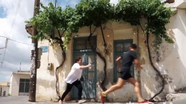 Αυτό είναι το σποτ με την Ελληνίδα μάνα που σαρώνει στο διαδίκτυο (video)