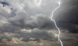 Έκτακτο δελτίο επιδείνωσης καιρού - καταιγίδες και μπουρίνια θα πλήξουν τη χώρα