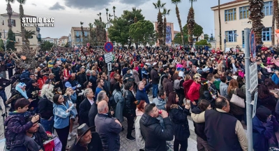 Πλήθος κόσμου στην καρναβαλική παρέλαση στο Ναύπλιο