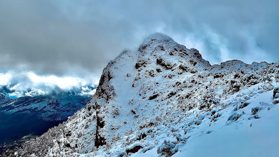 Ριψοκίνδυνη χειμερινή ανάβαση στο Αρτεμίσιο 1772μ με πολύ χιόνι (vid)