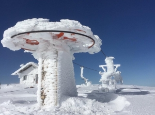 Μαγευτικές εικόνες στο Χιονοδρομικό Κέντρο Καλαβρύτων