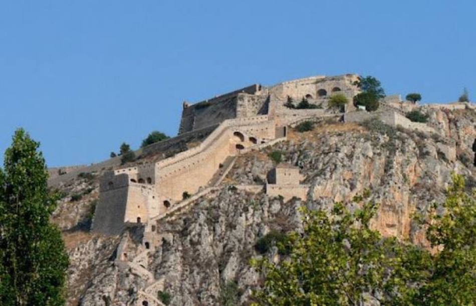 Ναύπλιο: Τραγωδία στο Παλαμήδι - Άνδρας χωρίς αισθήσεις στα σκαλιά του κάστρου