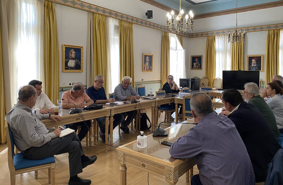 Σύσκεψη στην Περιφέρεια για το έργο προστασίας του λιμανιού της Πλάκας, στο Λεωνίδιο