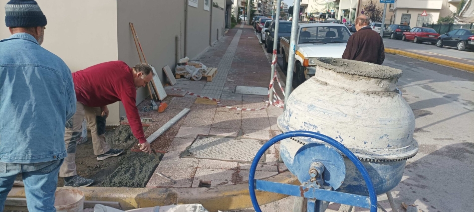 Εργασίες βελτίωσης πεζοδρομίων σε γειτονιές και κεντρικά σημεία της πόλης