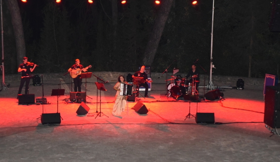Μουσική παράσταση με τη Ζωή Τηγανούρια στην Τρίπολη (pics-vid)