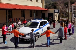 Χαμόγελα σκόρπισε η Ελληνική Αστυνομία σε ορεινά σχολεία της Ηλείας (pics)