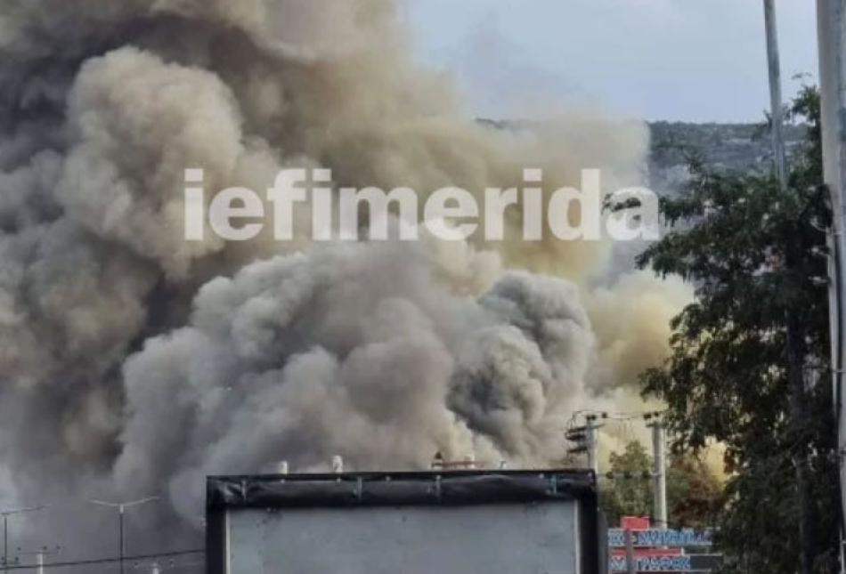 Φωτιά σε εργοστάσιο διαχείρισης αποβλήτων στο 16ο χλμ. της Ε.Ο. Αθηνών-Κορίνθου