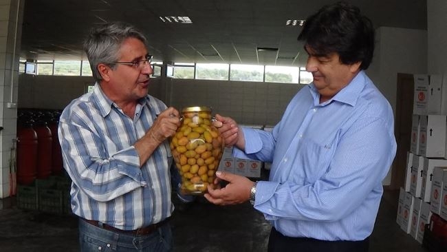 Βαγγέλης Γιαννακούρας: Ξενάγηση στο τυποποιητήριο ελιάς του Γ. Μπακούρη στο Άστρος (video+pic)