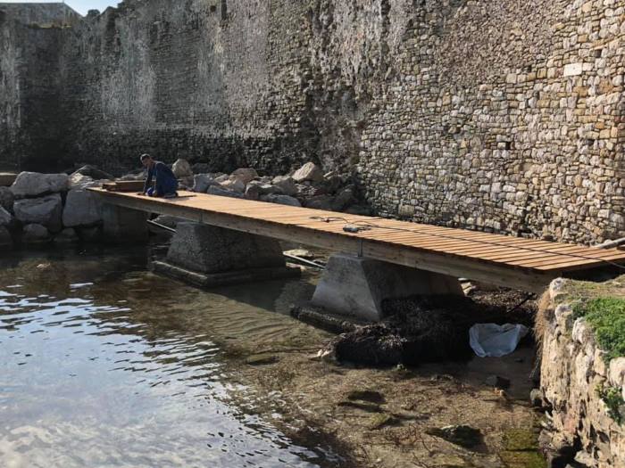 molos xilinos methoni