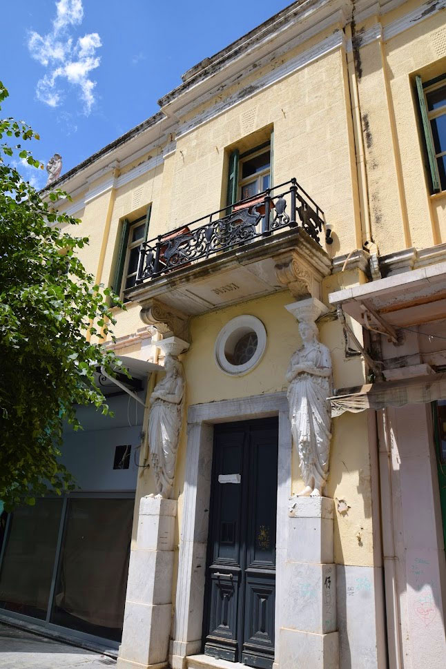 malouxou petrinou agalmata